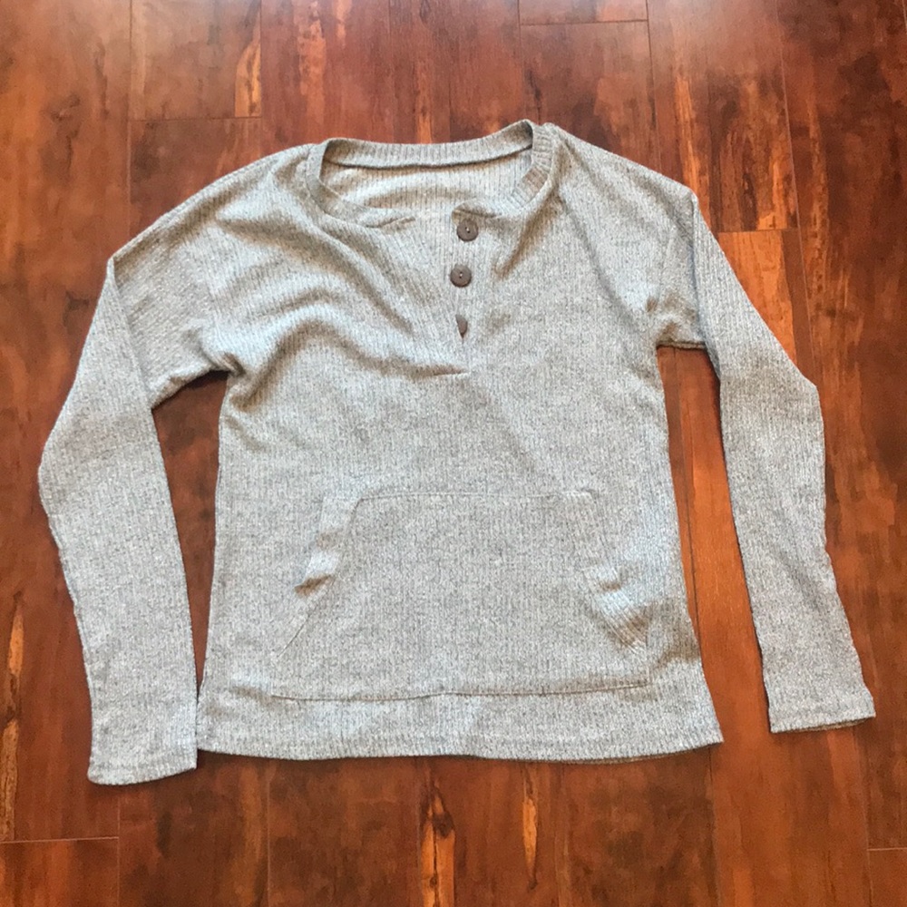 Women’s ribbed knit long sleeved Henley